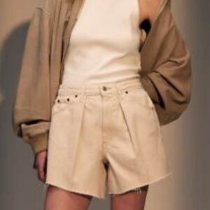 Topshop Cream Denim Pleated Shorts Size 6